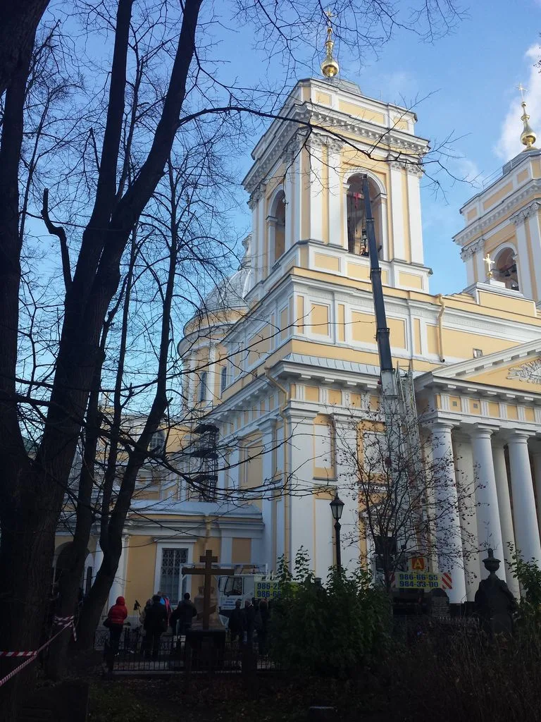 Установка колоколов на главную звонницу Александро-Невской лавры